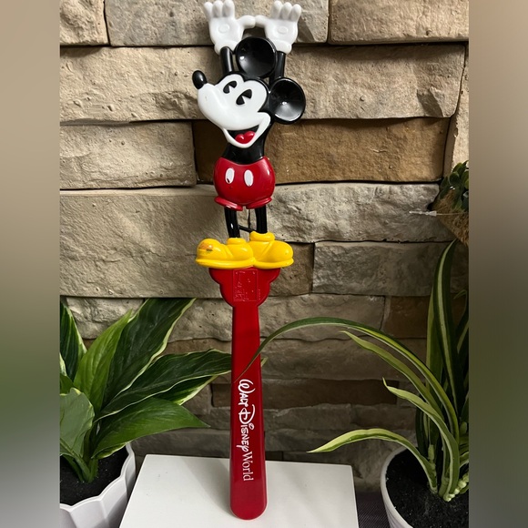 Vintage Walt Disney World Mickey Mouse back scratcher - Picture 1 of 5